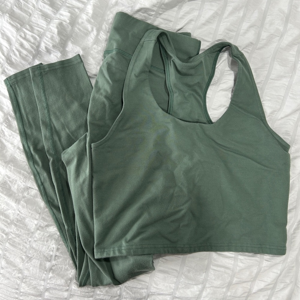 PACT Green Women's Set SOLD PLEASE DONT ACCEPT OFFER